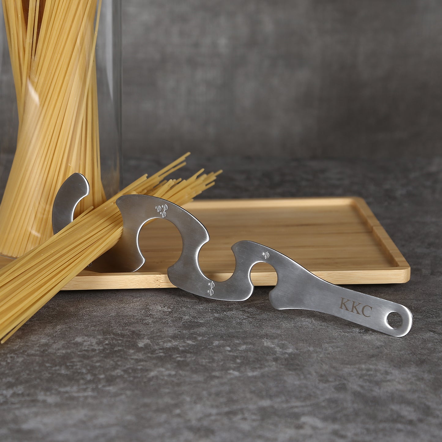 KKC HOME ACCENTS Glass Pasta Storage Container with Measuring Tool, 68 Floz