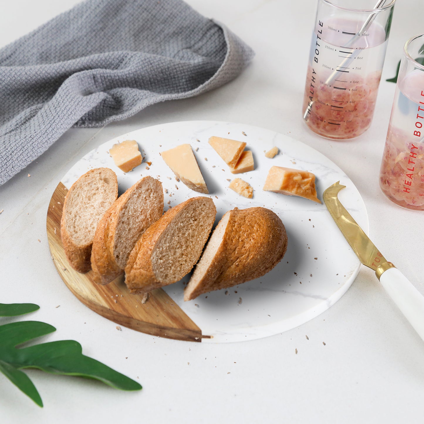 KKC HOME ACCENTS White Marble Cheese Board & Knife Set, Marble and Acacia Wood Cheese Board